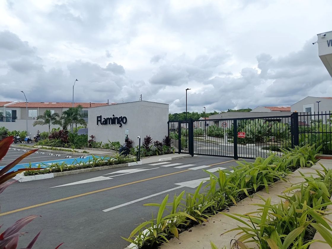 Acceso vehicular y peatonal con control de ingreso